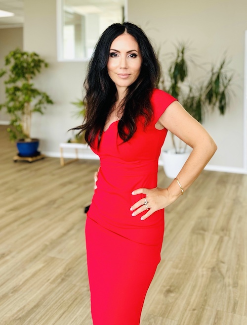 Elevate Your Communication for Leadership Success
In a world where relationships drive achievement, mastering communication is essential for leaders. Facing challenges with perception or connection? Let’s address them directly. My personalized coaching sessions focus on refining your style to eliminate misunderstandings, ensuring your message resonates clearly and authentically. Together, we’ll develop strategies to strengthen your network, empowering you to lead with confidence and achieve sustainable success in every aspect of life.